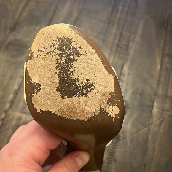 Gucci Horsebit off-white patent sandals - Picture 9 of 13